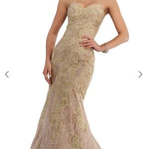 Magnificent dress very good condition